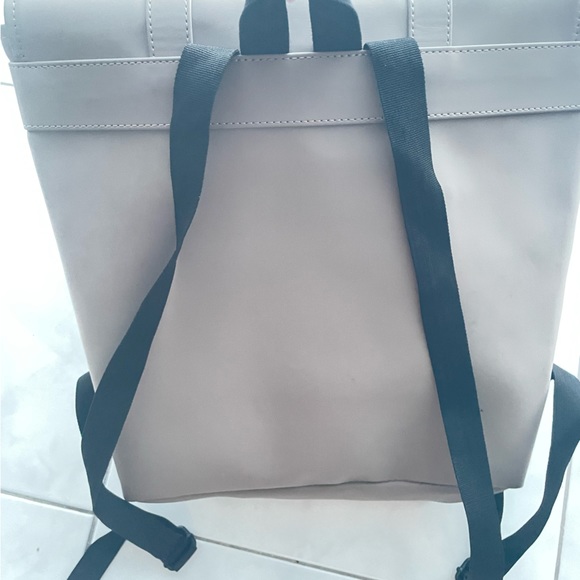 Rains gray backpack - Picture 2 of 5